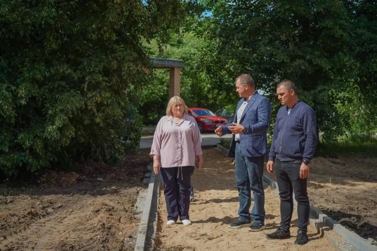 В Сергиево-Посадском округе в п. Новый приступили к благоустройству территории возле домов №13, 14, 16 В Сергиево-Посадском округе в п. Новый приступили к благоустройству территории возле домов №13, 14, 16