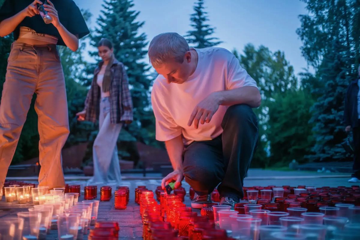 В городском округе Люберцы в День памяти и скорби состоялась акция «Огненные картины», организованная при поддержке местного отделения партии «Единая Россия» в рамках партийного проекта «Историческая память» В городском округе Люберцы в День памяти и скорби состоялась акция «Огненные картины», организованная при поддержке местного отделения партии «Единая Россия» в рамках партийного проекта «Историческая память»