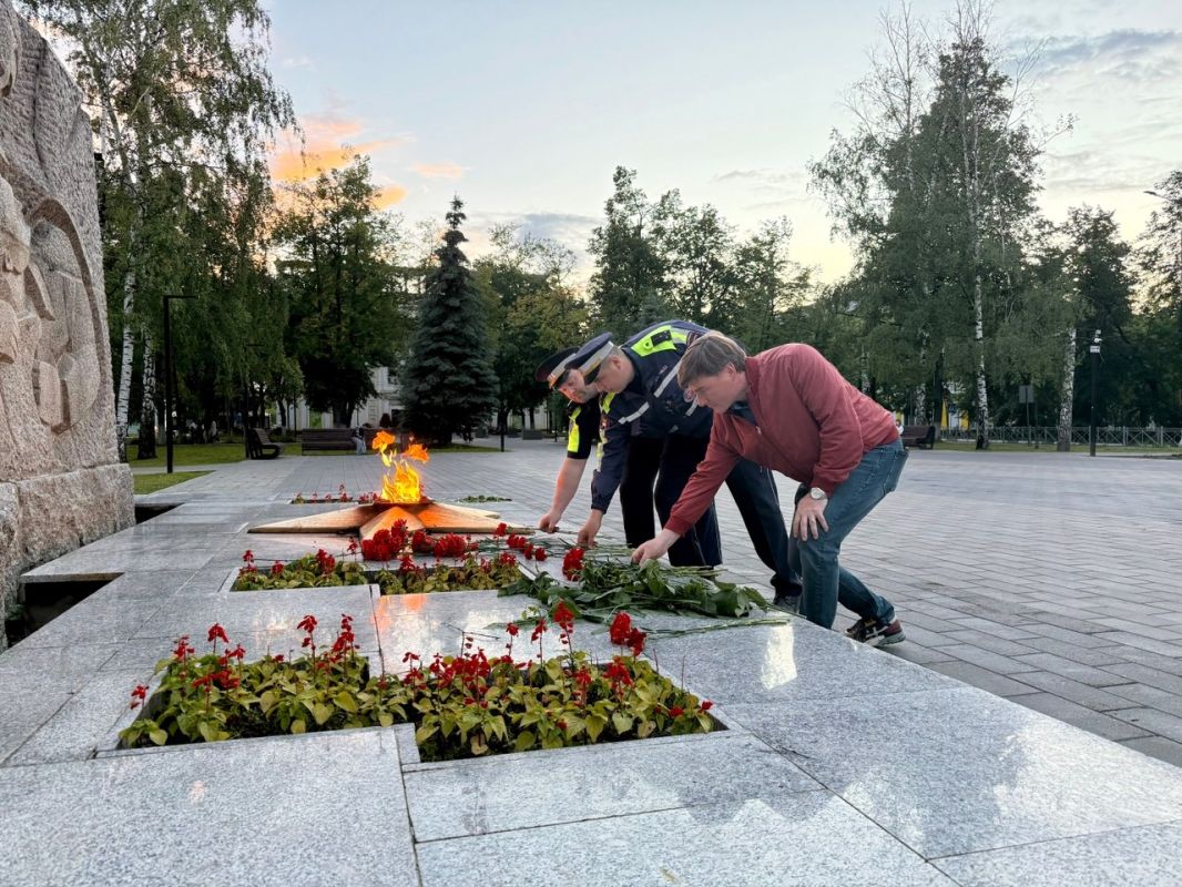В Ступине полицейские провели патриотическую акцию «Завтра была война» В Ступине полицейские провели патриотическую акцию «Завтра была война»
