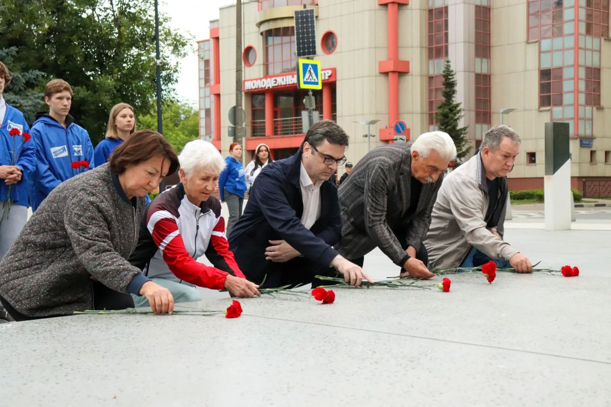 Ровно 85 лет назад началась Великая Отечественная война, которая продолжалась 1418 дней и унесла жизни более 27 миллионов советских граждан… Ровно 85 лет назад началась Великая Отечественная война, которая продолжалась 1418 дней и унесла жизни более 27 миллионов советских граждан…