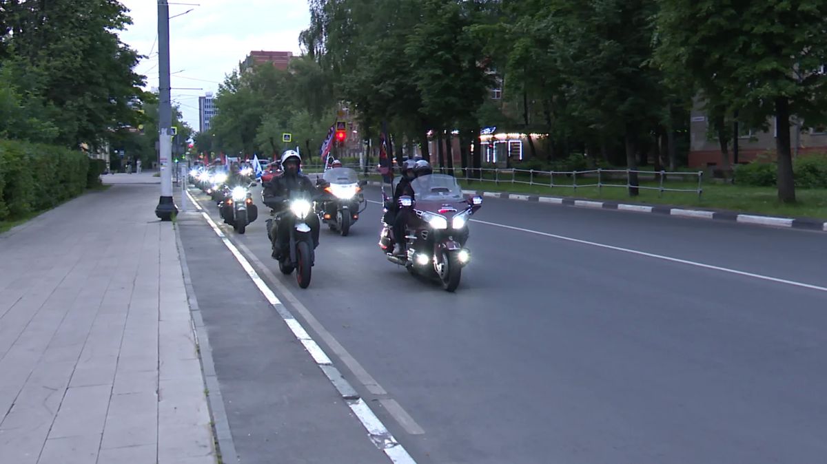 На рассвете в Долгопрудном загорелся Вечный огонь На рассвете в Долгопрудном загорелся Вечный огонь
