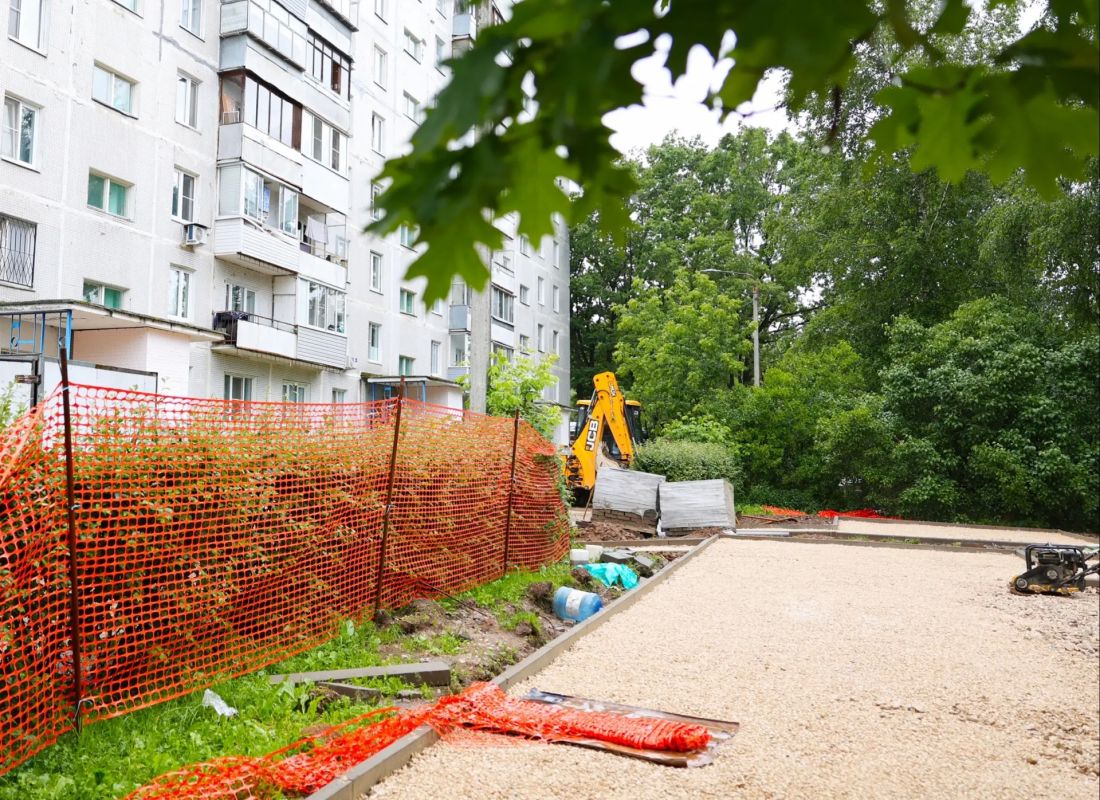 Юлия Купецкая: В поселке Поведники благоустраиваем территорию у дома № 9 по улице Ветеранов в рамках Народной программы Единой России Юлия Купецкая: В поселке Поведники благоустраиваем территорию у дома № 9 по улице Ветеранов в рамках Народной программы Единой России