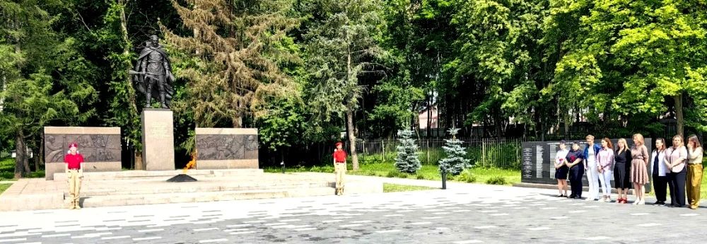 Сотрудники полиции в Луховицах приняли участие в мероприятии, посвященном Дню памяти и скорби Сотрудники полиции в Луховицах приняли участие в мероприятии, посвященном Дню памяти и скорби