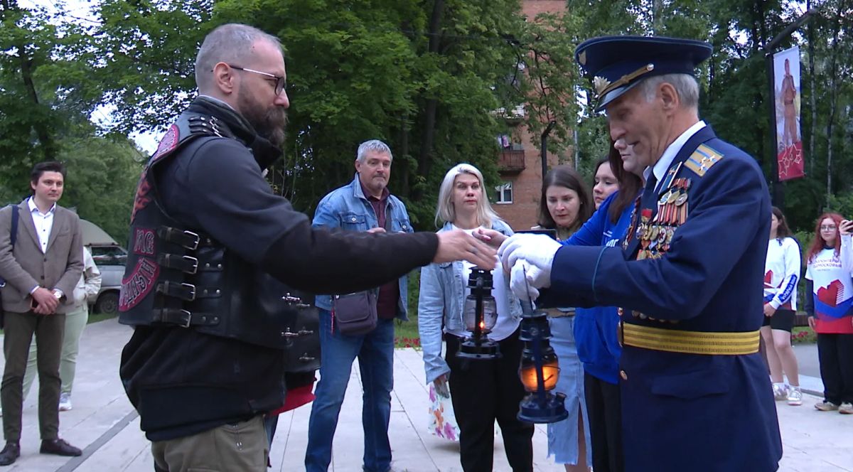 На рассвете в Долгопрудном загорелся Вечный огонь На рассвете в Долгопрудном загорелся Вечный огонь