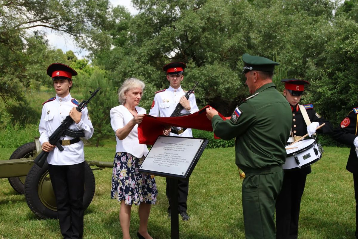 В День памяти и скорби в деревне Дубечино открыли памятник «Оружию Победы» В День памяти и скорби в деревне Дубечино открыли памятник «Оружию Победы»