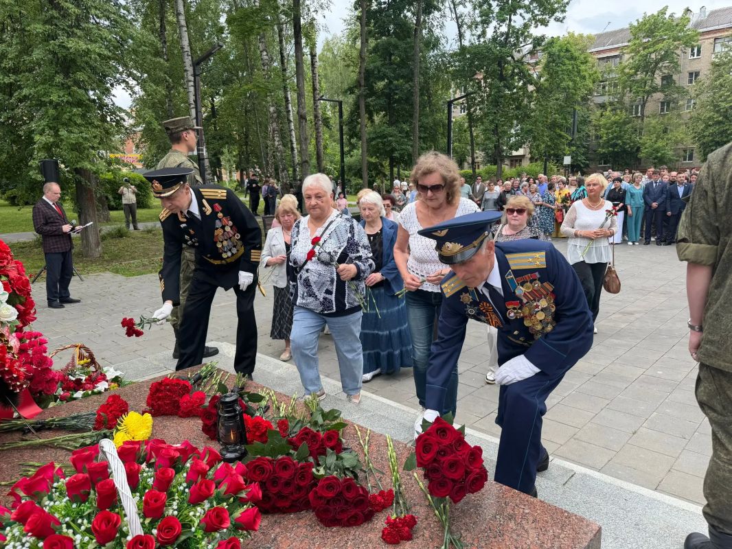 Никто не забыт: в Долгопрудном почтили память павших в Великой Отечественной войне Никто не забыт: в Долгопрудном почтили память павших в Великой Отечественной войне