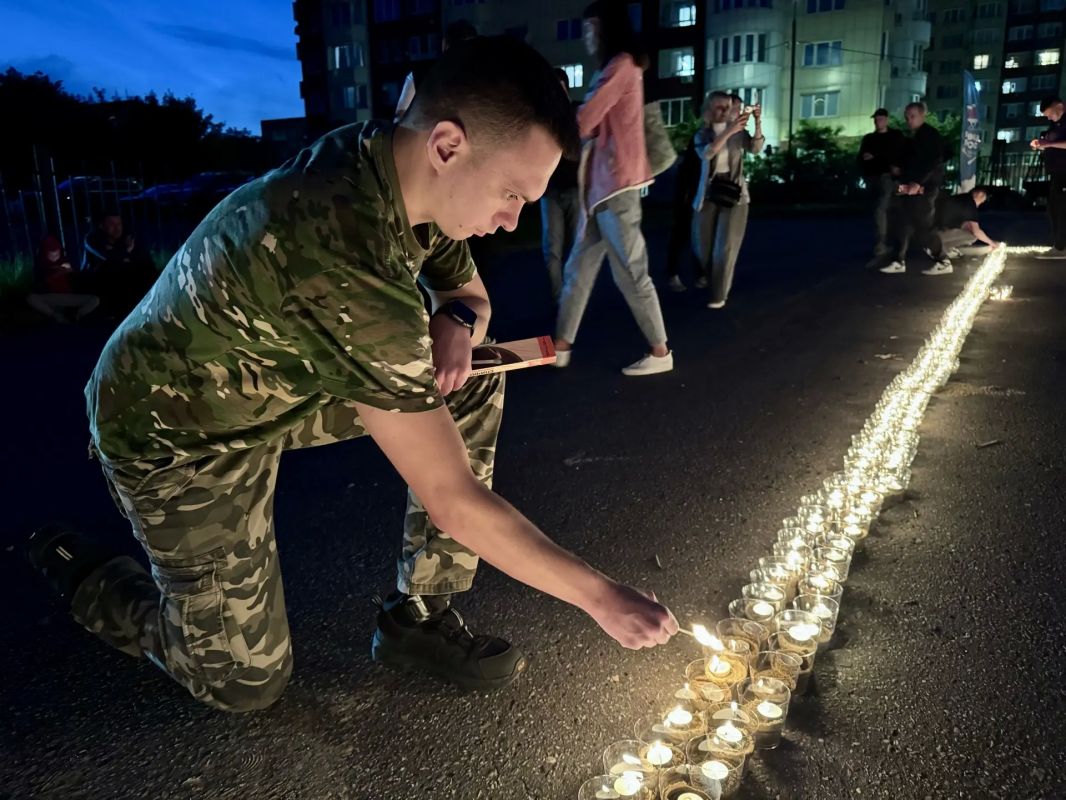 18 тысяч свечей зажгли в Химках в память о героях Отечества 18 тысяч свечей зажгли в Химках в память о героях Отечества