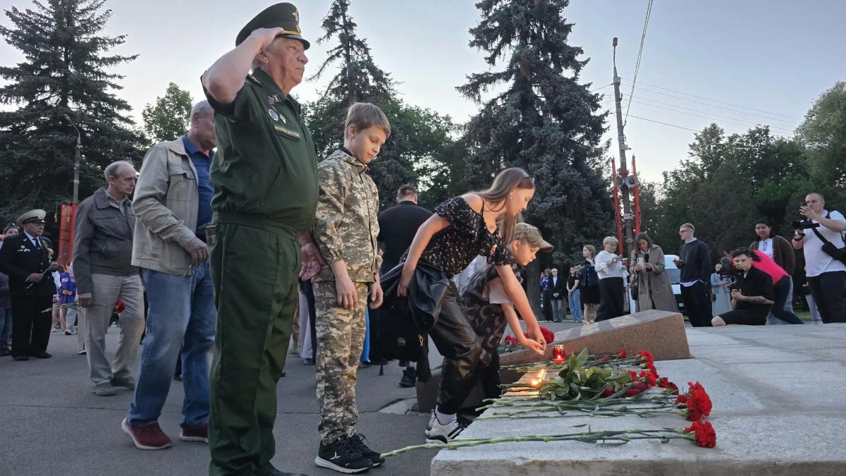 Международная акция «Свеча памяти» прошла в Мемориальном парке Коломны накануне Дня памяти и скорби Международная акция «Свеча памяти» прошла в Мемориальном парке Коломны накануне Дня памяти и скорби