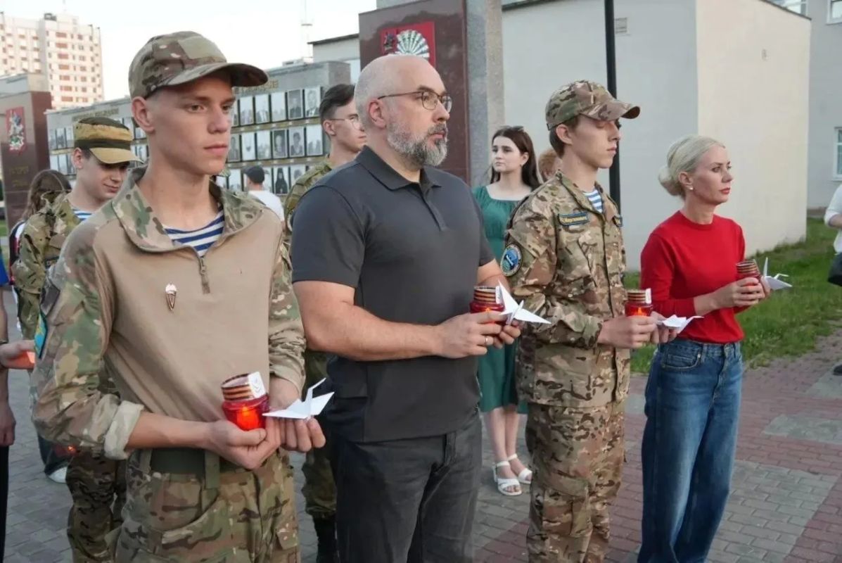 В канун Дня памяти и скорби в Серпухове зажглись «Огненные картины войны», а в Протвино прошла акция «Свеча памяти» В канун Дня памяти и скорби в Серпухове зажглись «Огненные картины войны», а в Протвино прошла акция «Свеча памяти»