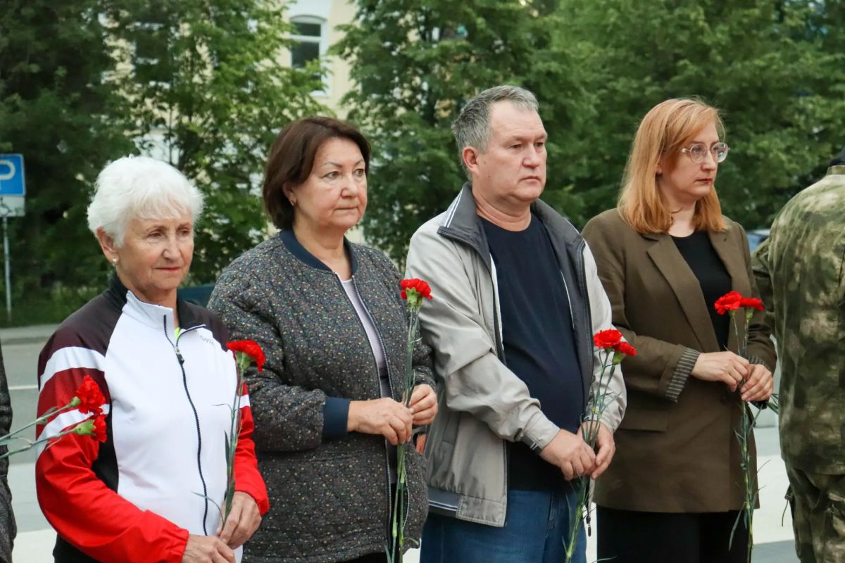 Ровно 85 лет назад началась Великая Отечественная война, которая продолжалась 1418 дней и унесла жизни более 27 миллионов советских граждан… Ровно 85 лет назад началась Великая Отечественная война, которая продолжалась 1418 дней и унесла жизни более 27 миллионов советских граждан…