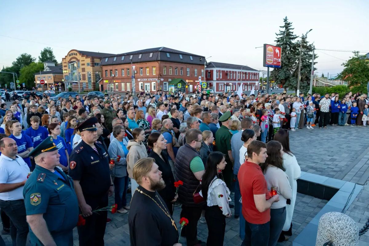 По всему округу при поддержке Единой России прошла акция «Свеча памяти» По всему округу при поддержке Единой России прошла акция «Свеча памяти»