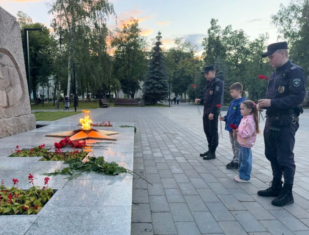 В Ступине полицейские провели патриотическую акцию «Завтра была война» В Ступине полицейские провели патриотическую акцию «Завтра была война»