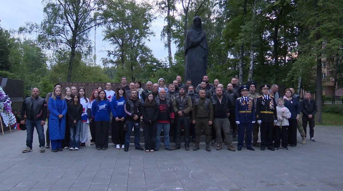 На рассвете в Долгопрудном загорелся Вечный огонь На рассвете в Долгопрудном загорелся Вечный огонь