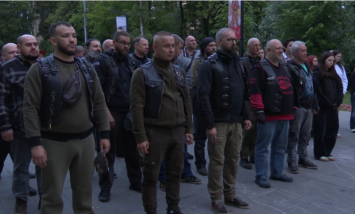 На рассвете в Долгопрудном загорелся Вечный огонь На рассвете в Долгопрудном загорелся Вечный огонь
