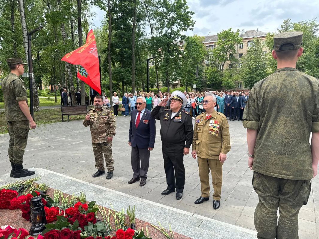 Никто не забыт: в Долгопрудном почтили память павших в Великой Отечественной войне Никто не забыт: в Долгопрудном почтили память павших в Великой Отечественной войне