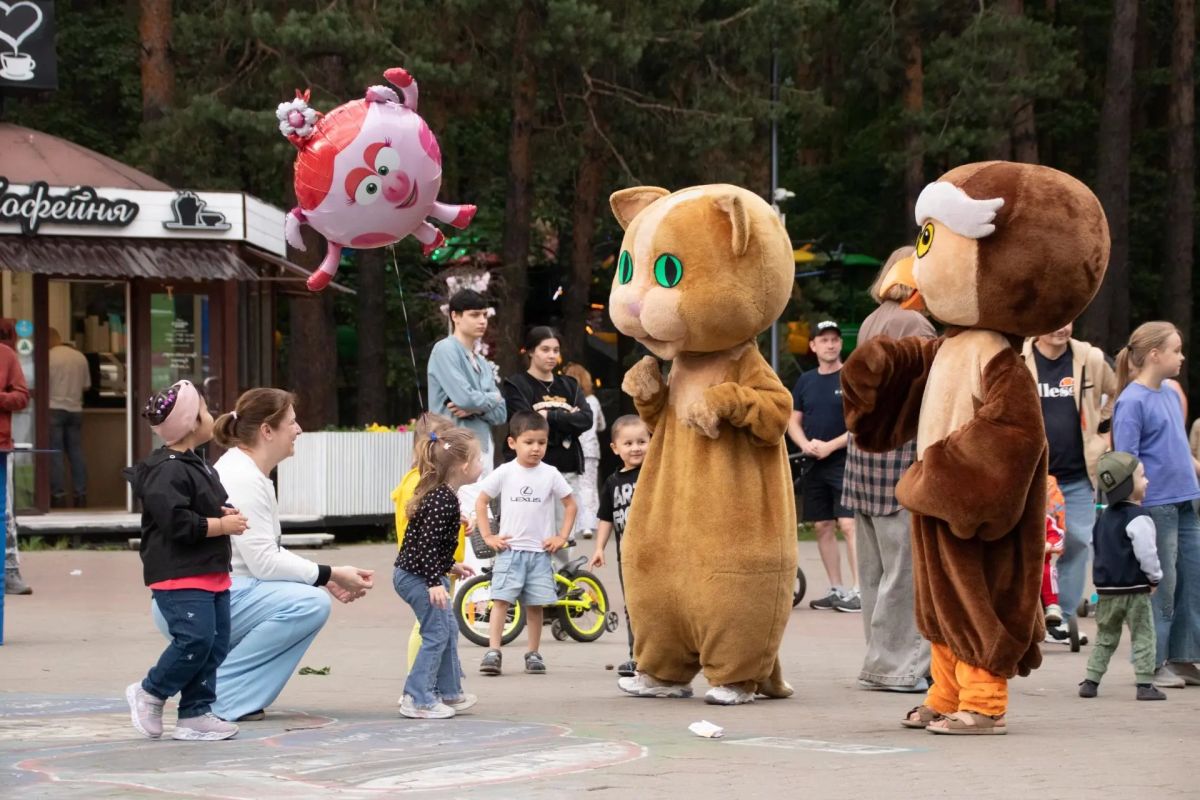 На выходных в парке «Ёлочки» прошел Фестиваль еды! На Центральной площади развернулась гастроплощадка: более 40 мастеров и брендов представили свои угощения и изделия ручной работы На выходных в парке «Ёлочки» прошел Фестиваль еды! На Центральной площади развернулась гастроплощадка: более 40 мастеров и брендов представили свои угощения и изделия ручной работы