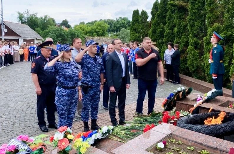 Росгвардейцы подмосковного главка Росгвардии приняли участие в митингах, посвященных Дню памяти и скорби Росгвардейцы подмосковного главка Росгвардии приняли участие в митингах, посвященных Дню памяти и скорби