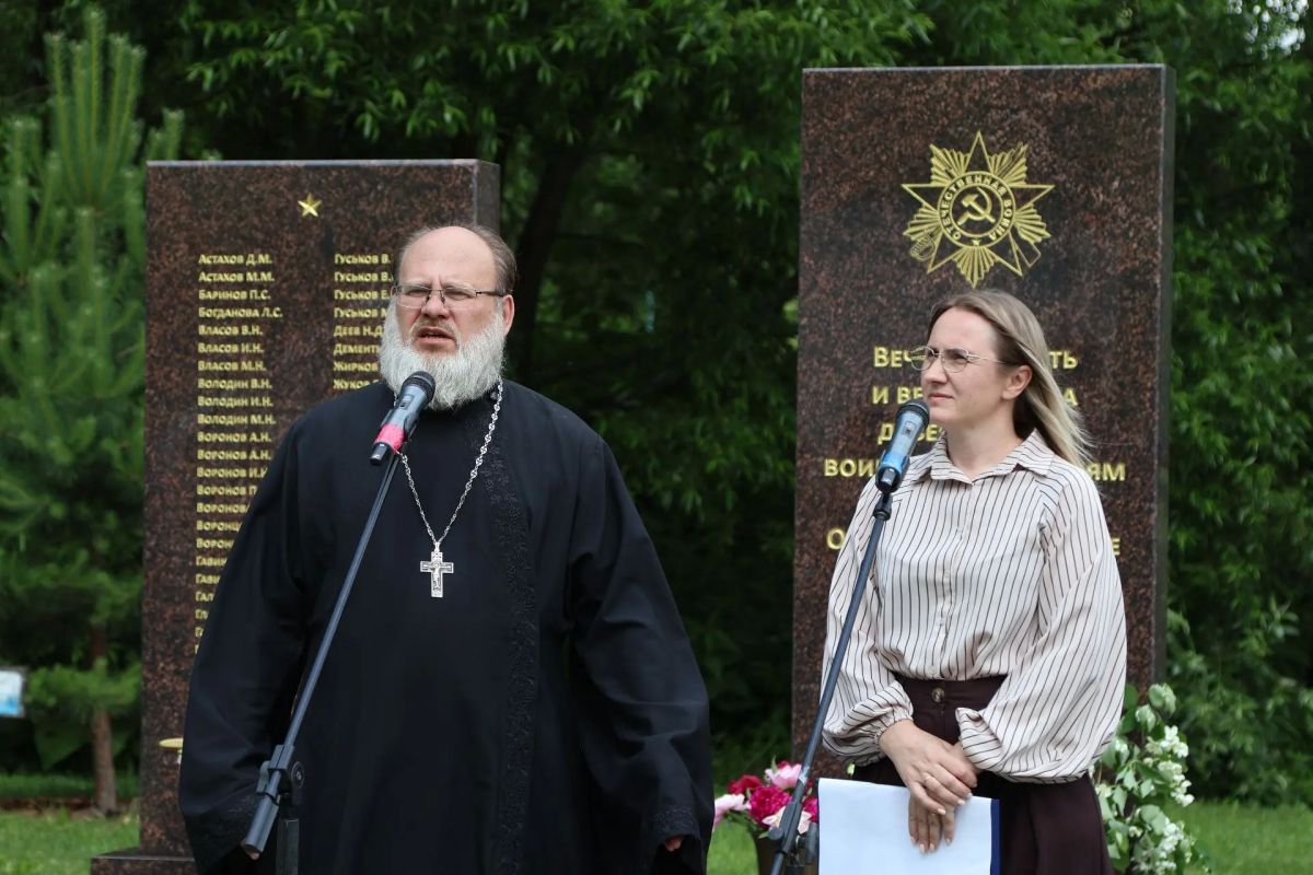 В День памяти и скорби в деревне Дубечино открыли памятник «Оружию Победы» В День памяти и скорби в деревне Дубечино открыли памятник «Оружию Победы»
