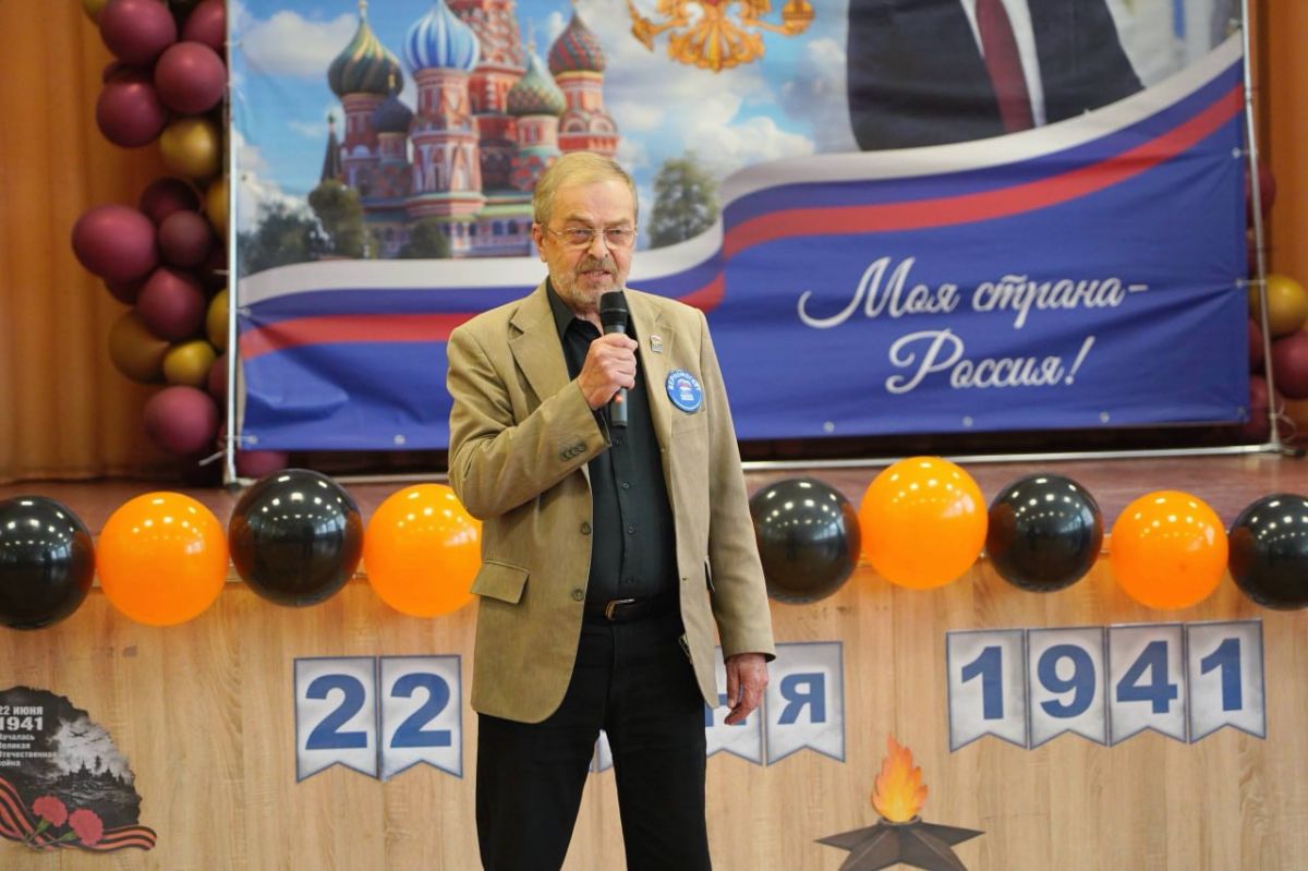 Вальс Победы станцевали на уроке мужества учащиеся гимназии № 4 Вальс Победы станцевали на уроке мужества учащиеся гимназии № 4