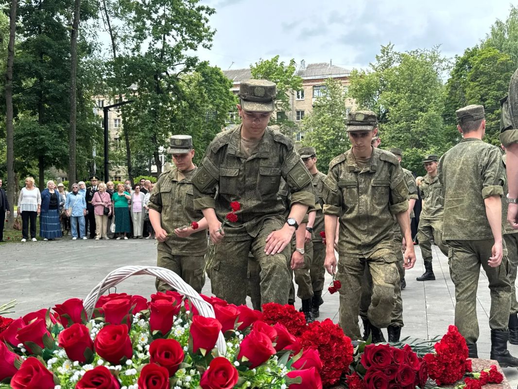 Никто не забыт: в Долгопрудном почтили память павших в Великой Отечественной войне Никто не забыт: в Долгопрудном почтили память павших в Великой Отечественной войне