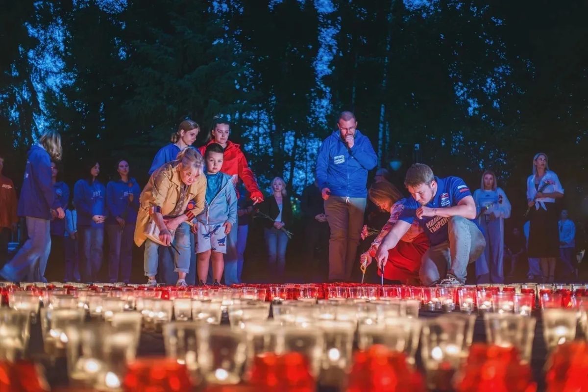 В городском округе Люберцы в День памяти и скорби состоялась акция «Огненные картины», организованная при поддержке местного отделения партии «Единая Россия» в рамках партийного проекта «Историческая память» В городском округе Люберцы в День памяти и скорби состоялась акция «Огненные картины», организованная при поддержке местного отделения партии «Единая Россия» в рамках партийного проекта «Историческая память»