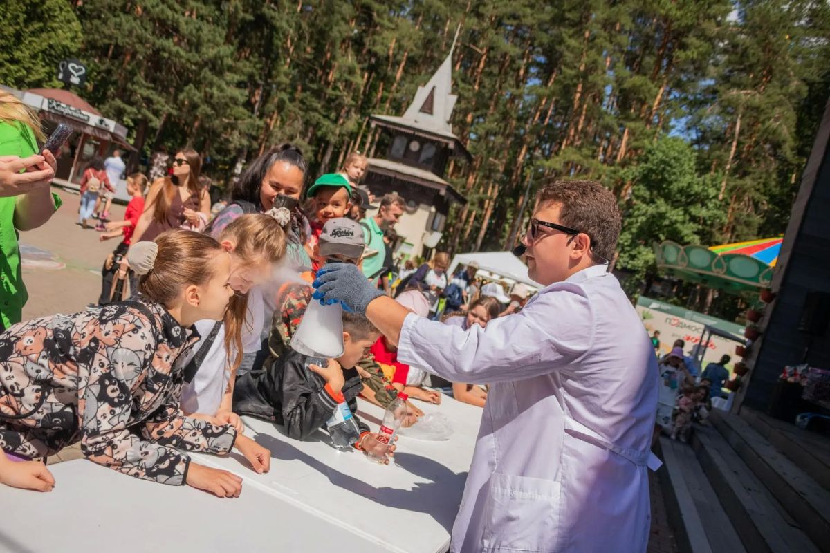 На выходных в парке «Ёлочки» прошел Фестиваль еды! На Центральной площади развернулась гастроплощадка: более 40 мастеров и брендов представили свои угощения и изделия ручной работы На выходных в парке «Ёлочки» прошел Фестиваль еды! На Центральной площади развернулась гастроплощадка: более 40 мастеров и брендов представили свои угощения и изделия ручной работы