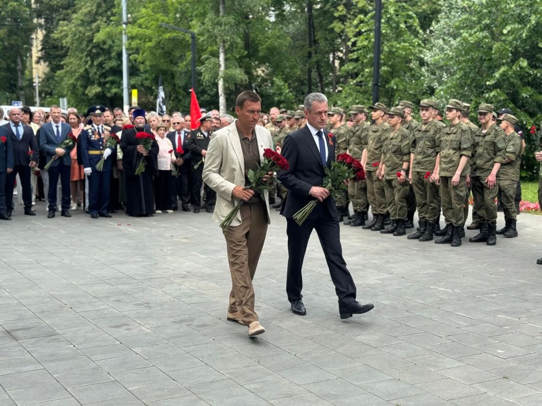 Никто не забыт: в Долгопрудном почтили память павших в Великой Отечественной войне Никто не забыт: в Долгопрудном почтили память павших в Великой Отечественной войне