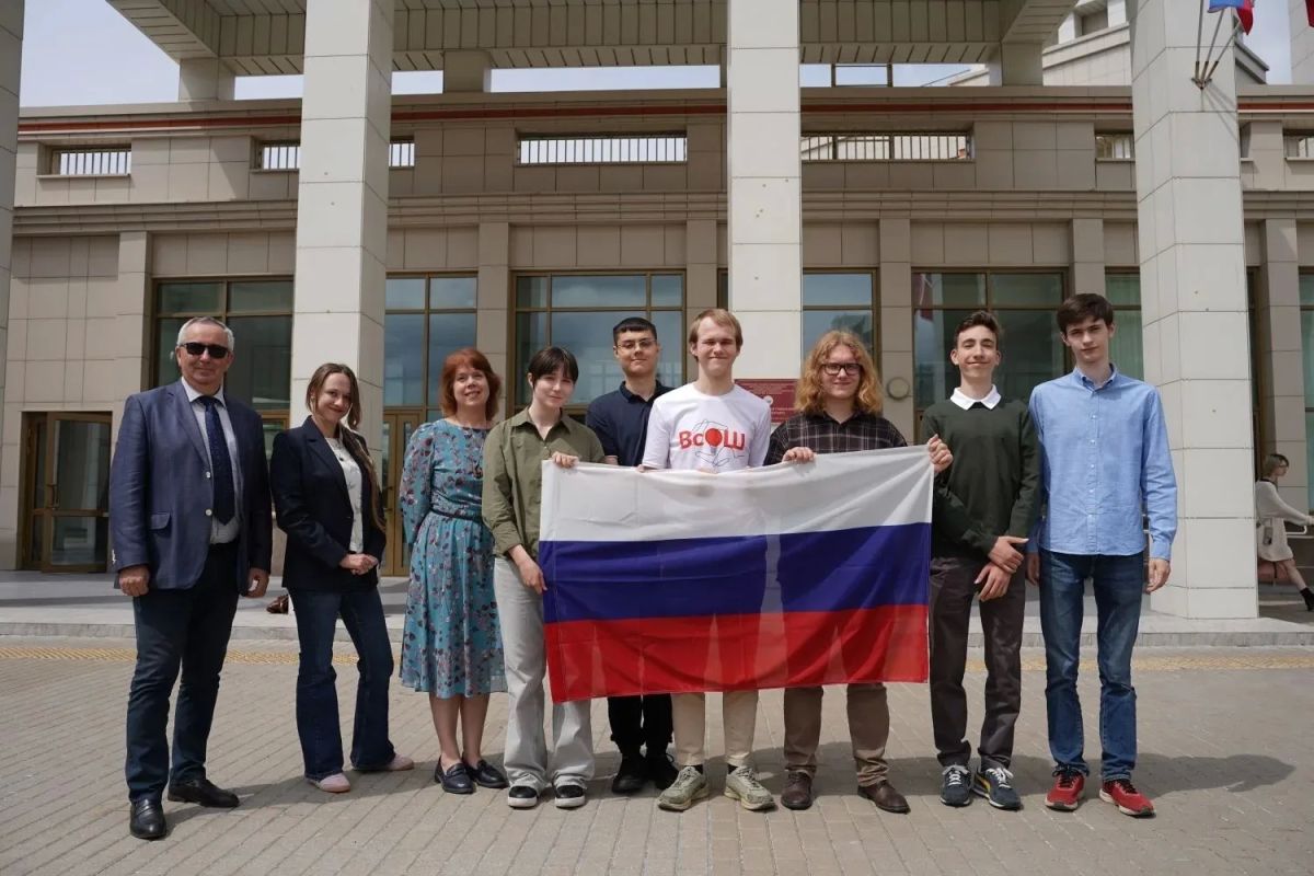 Серебряную медаль завоевал выпускник из Подмосковья на Открытой международной географической олимпиаде! Серебряную медаль завоевал выпускник из Подмосковья на Открытой международной географической олимпиаде!