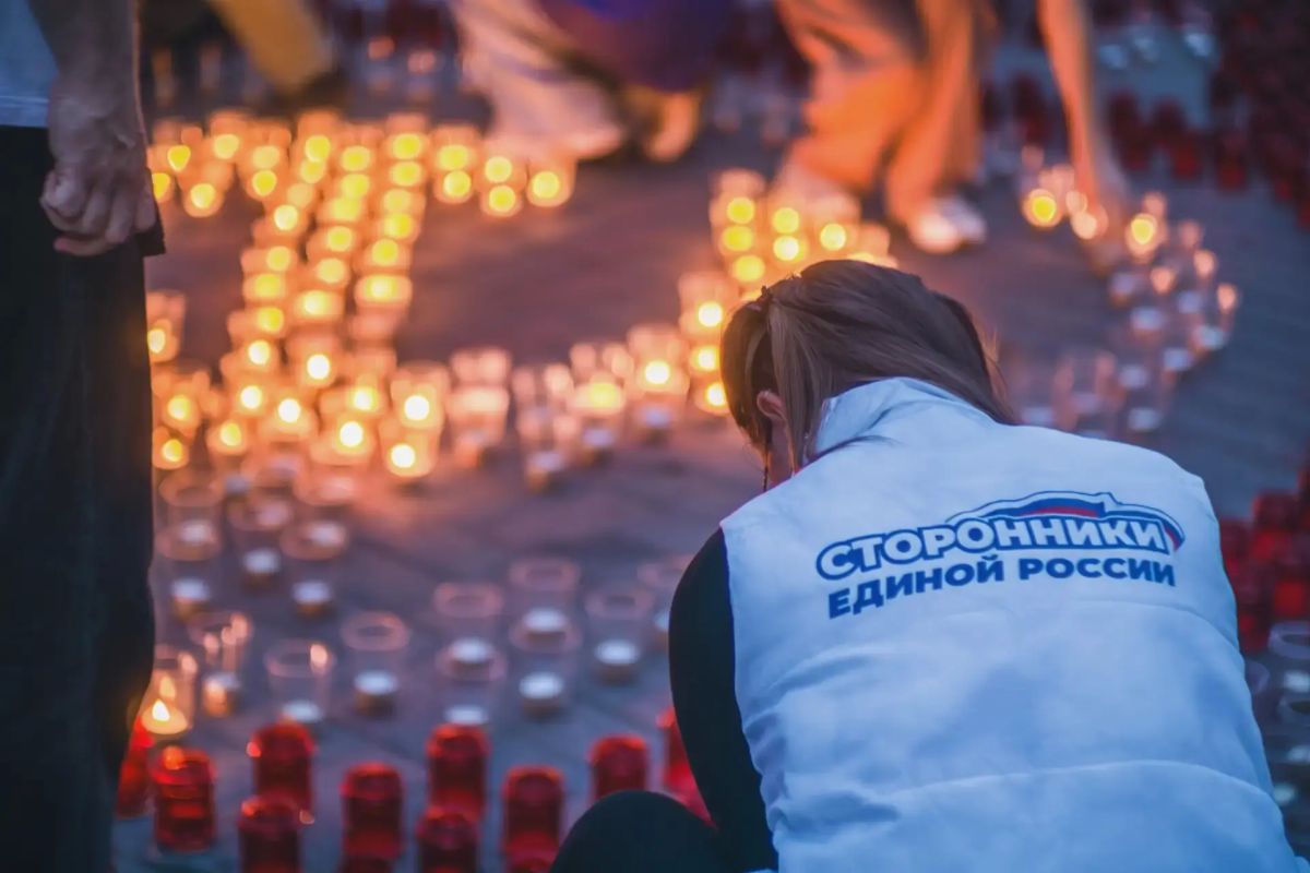 В городском округе Люберцы в День памяти и скорби состоялась акция «Огненные картины», организованная при поддержке местного отделения партии «Единая Россия» в рамках партийного проекта «Историческая память» В городском округе Люберцы в День памяти и скорби состоялась акция «Огненные картины», организованная при поддержке местного отделения партии «Единая Россия» в рамках партийного проекта «Историческая память»