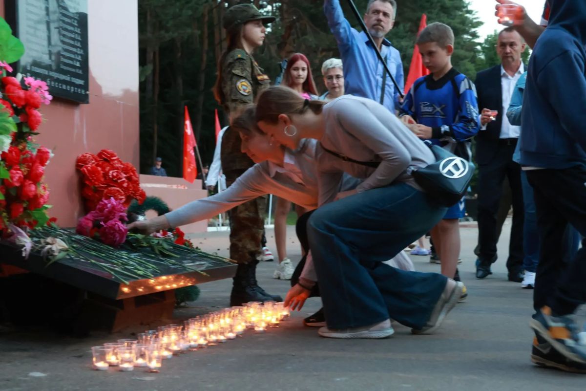 В канун Дня памяти и скорби в Серпухове зажглись «Огненные картины войны», а в Протвино прошла акция «Свеча памяти» В канун Дня памяти и скорби в Серпухове зажглись «Огненные картины войны», а в Протвино прошла акция «Свеча памяти»