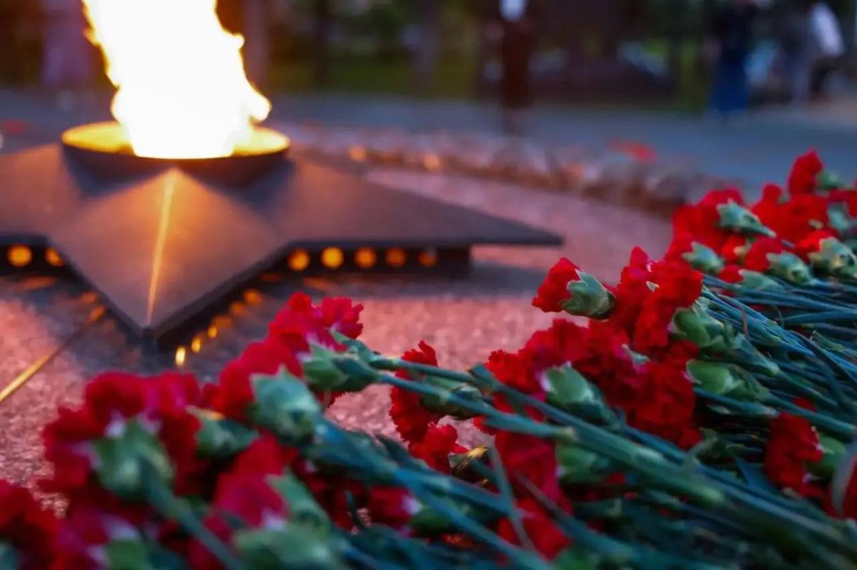 В День памяти и скорби в Ленинском городском округе прошла акция «Свеча памяти», в ходе которой более 3 тысяч свечей зажгли на Аллее Славы у Вечного огня В День памяти и скорби в Ленинском городском округе прошла акция «Свеча памяти», в ходе которой более 3 тысяч свечей зажгли на Аллее Славы у Вечного огня