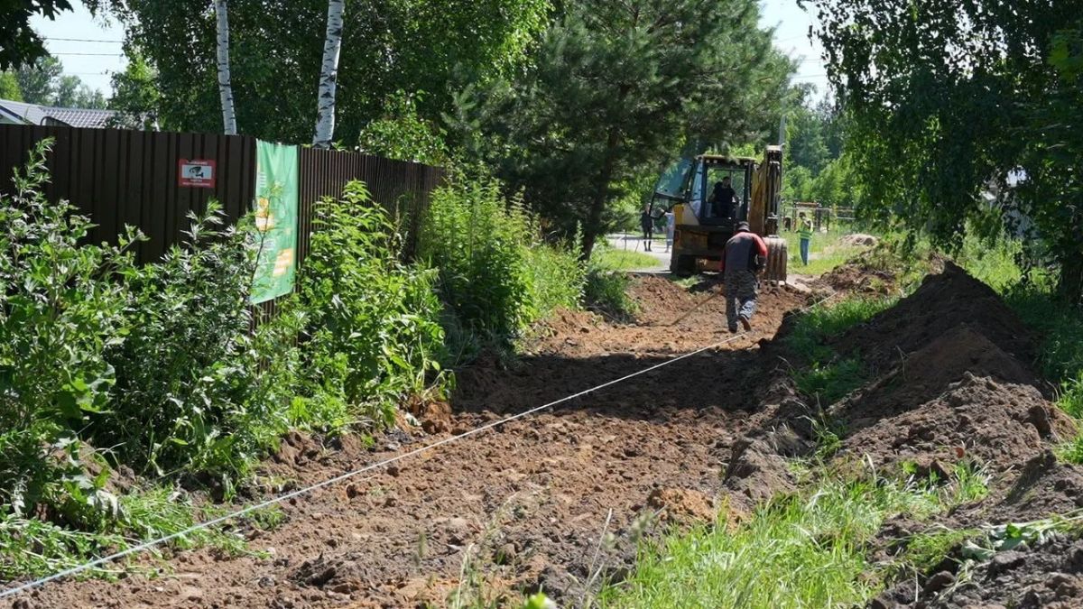 Уполномоченный главы округа Нина Ушакова вместе с депутатом Мособлдумы Михаилом Жданом и депутатом Совета депутатов Любовью Дмитриевой посетили один из районов Заветов Ильича с рабочим визитом Уполномоченный главы округа Нина Ушакова вместе с депутатом Мособлдумы Михаилом Жданом и депутатом Совета депутатов Любовью Дмитриевой посетили один из районов Заветов Ильича с рабочим визитом