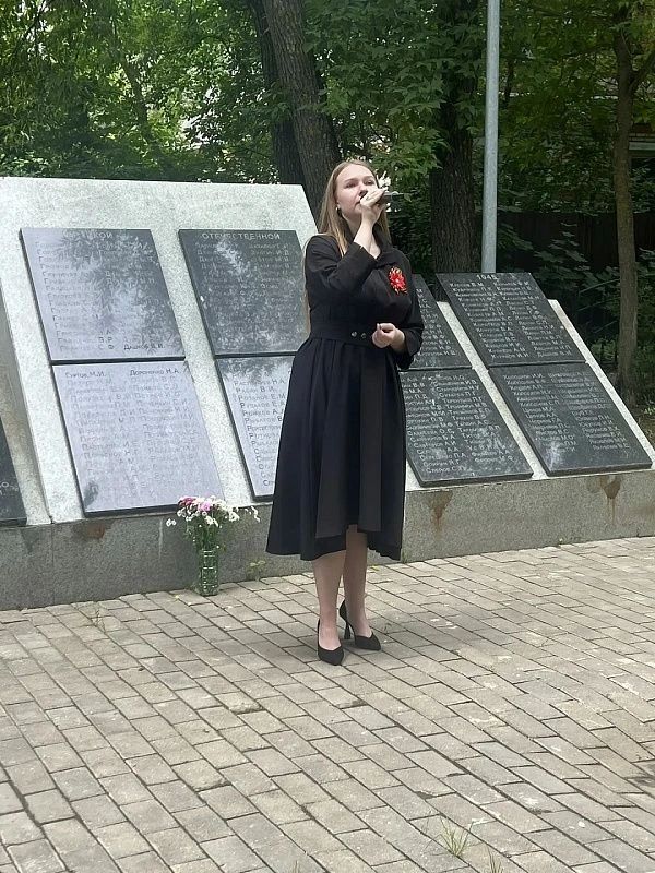 22 июня у памятника погибшим воинам в Великой Отечественной войне в посёлке городского типа Хорлово прошло памятное мероприятие «Без срока давности» 22 июня у памятника погибшим воинам в Великой Отечественной войне в посёлке городского типа Хорлово прошло памятное мероприятие «Без срока давности»