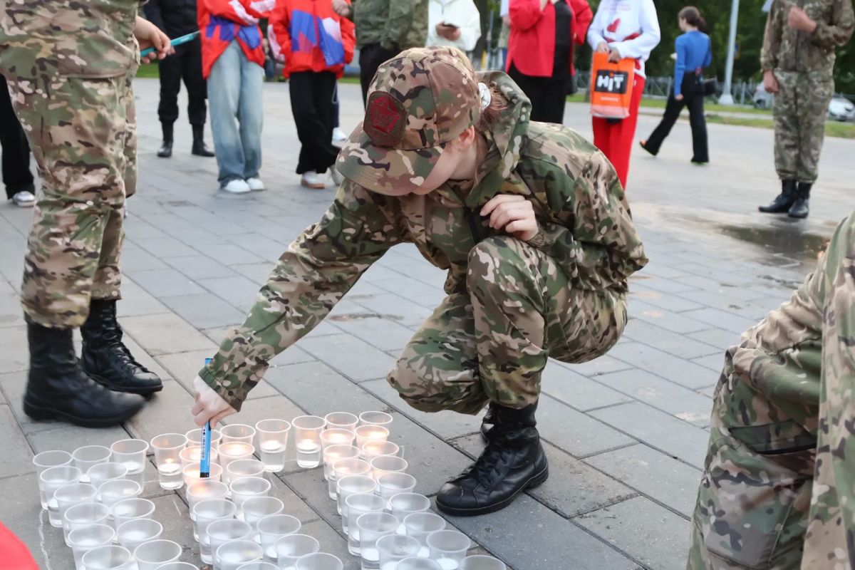 Сергей Мужальских: В сквере имени Героя Советского Союза Владимира Фомича Полякова состоялась патриотическая акция «Огненные картины памяти», посвящённая Дню памяти и скорби Сергей Мужальских: В сквере имени Героя Советского Союза Владимира Фомича Полякова состоялась патриотическая акция «Огненные картины памяти», посвящённая Дню памяти и скорби