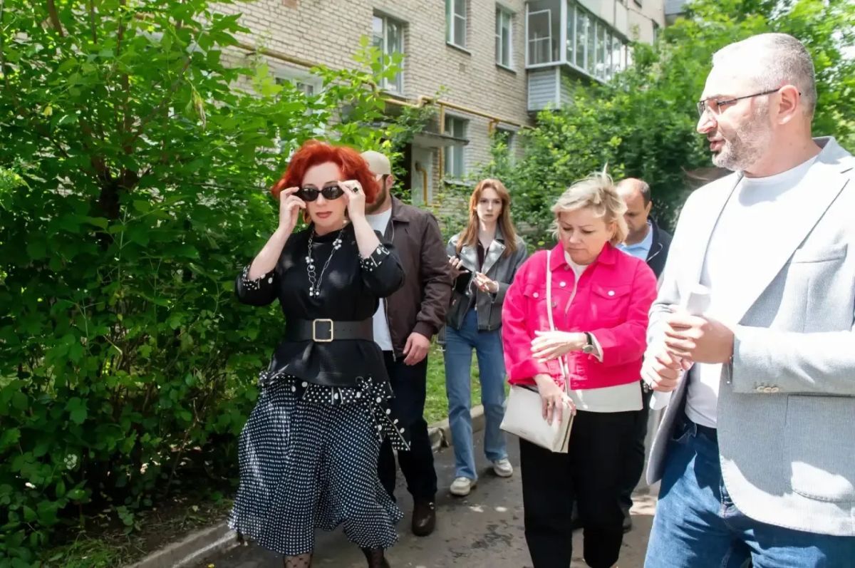 Татьяна Витушева: Осмотрела результаты проведённых работ во дворе дома № 15 на улице Юбилейная в городе Истра Татьяна Витушева: Осмотрела результаты проведённых работ во дворе дома № 15 на улице Юбилейная в городе Истра