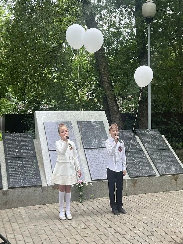 22 июня у памятника погибшим воинам в Великой Отечественной войне в посёлке городского типа Хорлово прошло памятное мероприятие «Без срока давности» 22 июня у памятника погибшим воинам в Великой Отечественной войне в посёлке городского типа Хорлово прошло памятное мероприятие «Без срока давности»