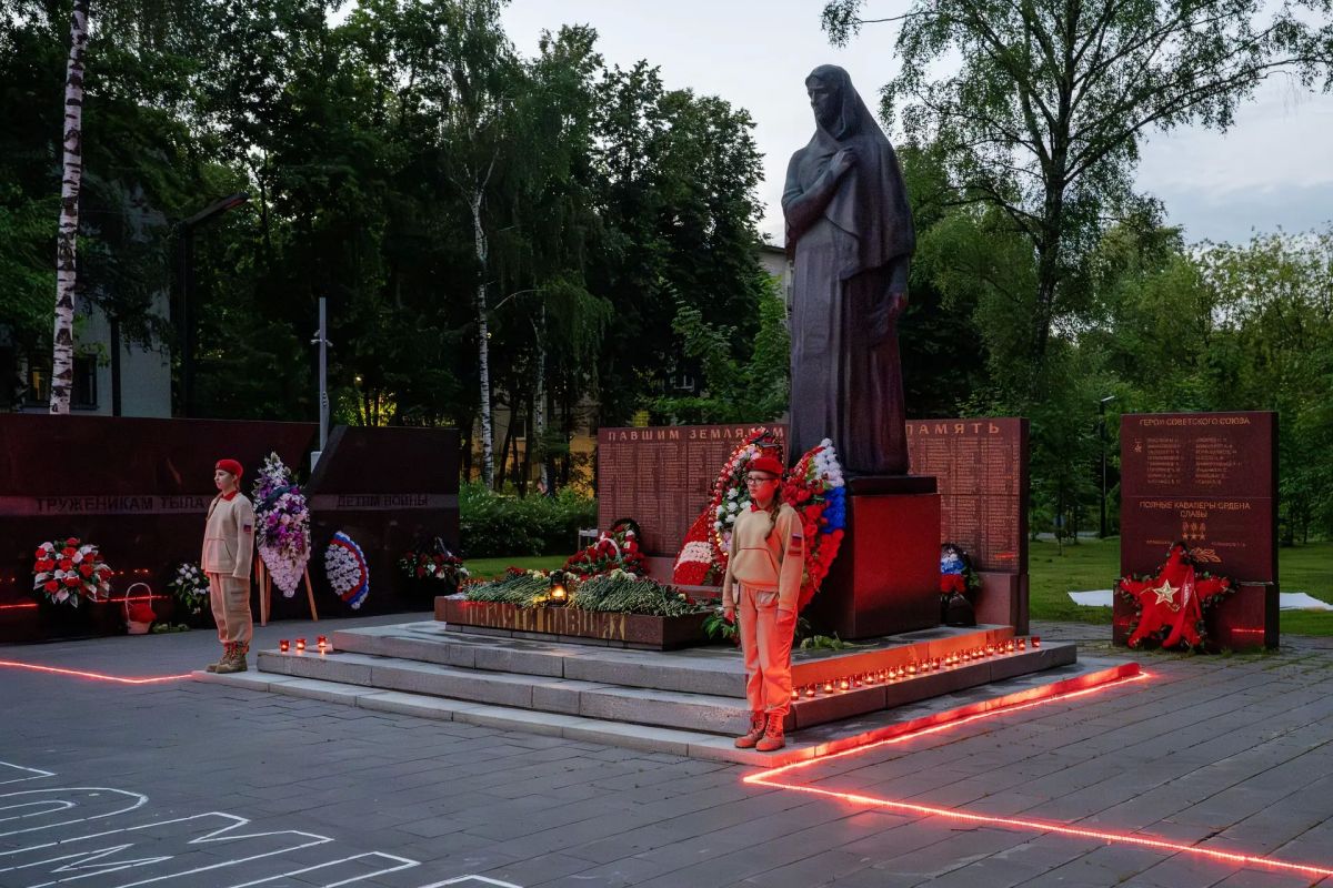 «Мы помним»: жители Долгопрудного зажгли сотни свечей на патриотической акции «Мы помним»: жители Долгопрудного зажгли сотни свечей на патриотической акции