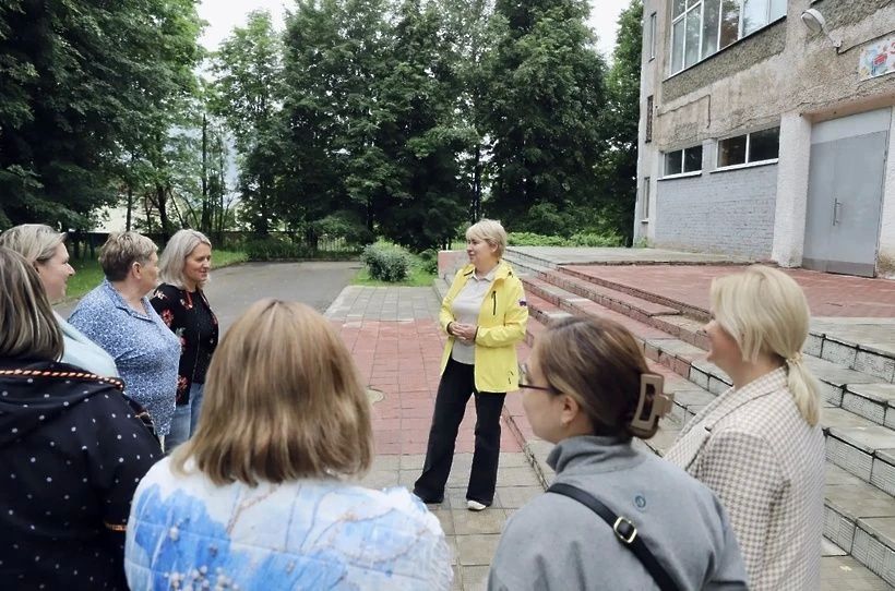 Родителям показали, как готовят школы и детсады к новому учебному году Родителям показали, как готовят школы и детсады к новому учебному году