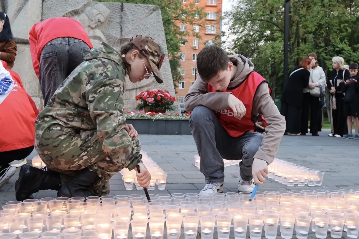 Сергей Мужальских: В сквере имени Героя Советского Союза Владимира Фомича Полякова состоялась патриотическая акция «Огненные картины памяти», посвящённая Дню памяти и скорби Сергей Мужальских: В сквере имени Героя Советского Союза Владимира Фомича Полякова состоялась патриотическая акция «Огненные картины памяти», посвящённая Дню памяти и скорби