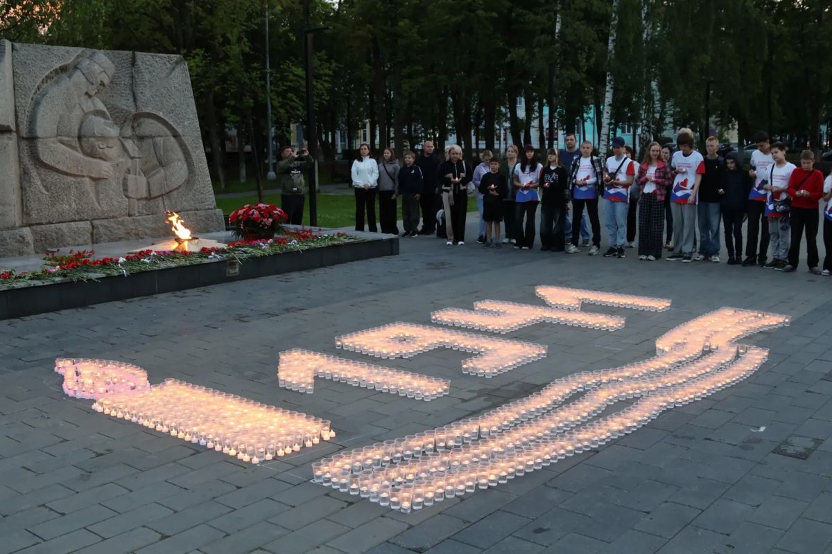 Сергей Мужальских: В сквере имени Героя Советского Союза Владимира Фомича Полякова состоялась патриотическая акция «Огненные картины памяти», посвящённая Дню памяти и скорби Сергей Мужальских: В сквере имени Героя Советского Союза Владимира Фомича Полякова состоялась патриотическая акция «Огненные картины памяти», посвящённая Дню памяти и скорби