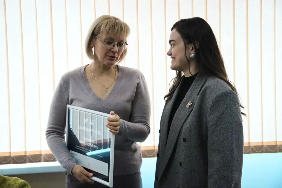 В Серпухове депутат Диана Алумянц встретилась с коллективом дворца молодежи «Дружба» В Серпухове депутат Диана Алумянц встретилась с коллективом дворца молодежи «Дружба»