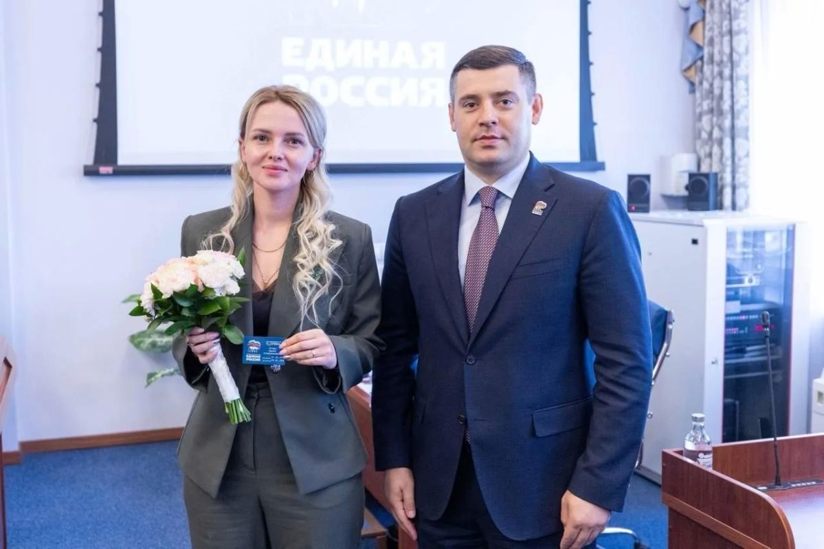 Григорий Артамонов: Сразу десять новых членов пополнили ряды Единой России в Подольске Григорий Артамонов: Сразу десять новых членов пополнили ряды Единой России в Подольске
