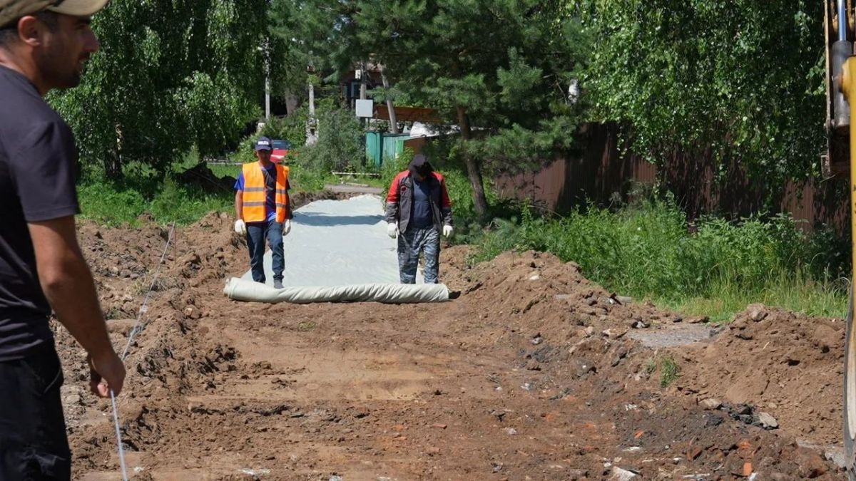 Уполномоченный главы округа Нина Ушакова вместе с депутатом Мособлдумы Михаилом Жданом и депутатом Совета депутатов Любовью Дмитриевой посетили один из районов Заветов Ильича с рабочим визитом Уполномоченный главы округа Нина Ушакова вместе с депутатом Мособлдумы Михаилом Жданом и депутатом Совета депутатов Любовью Дмитриевой посетили один из районов Заветов Ильича с рабочим визитом