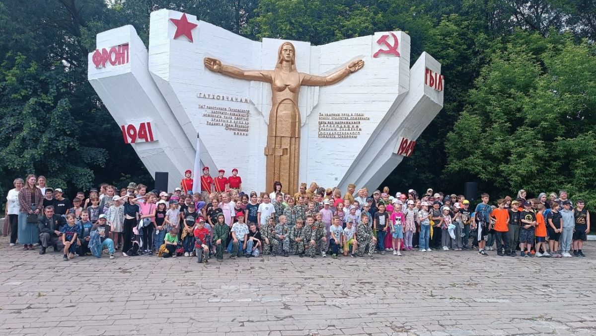 В День памяти и скорби у монумента «Тыл — фронту» состоялся торжественный митинг, приуроченный к 85-й годовщине начала Великой Отечественной войны В День памяти и скорби у монумента «Тыл — фронту» состоялся торжественный митинг, приуроченный к 85-й годовщине начала Великой Отечественной войны