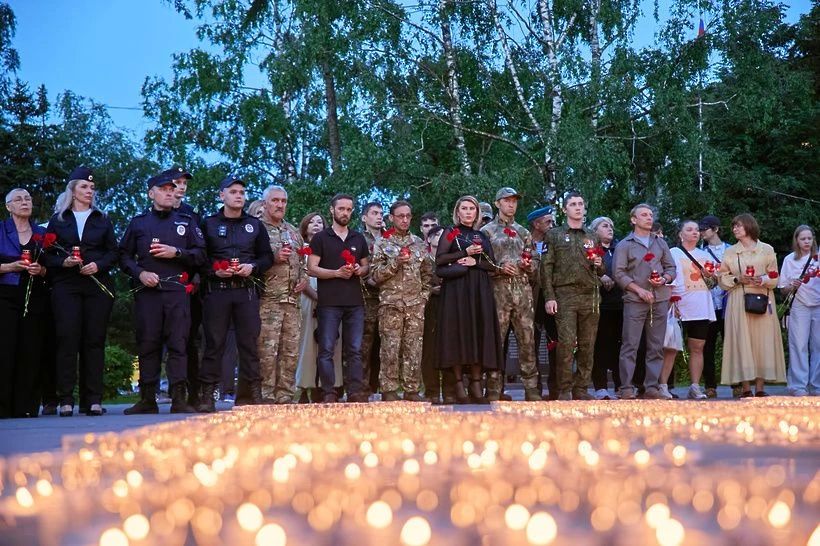 В Солнечногорске прошла акция «Свеча памяти» в День памяти и скорби В Солнечногорске прошла акция «Свеча памяти» в День памяти и скорби