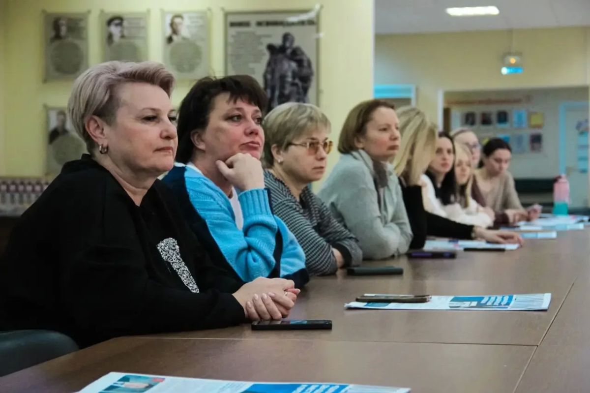 В Серпухове депутат Диана Алумянц встретилась с коллективом дворца молодежи «Дружба» В Серпухове депутат Диана Алумянц встретилась с коллективом дворца молодежи «Дружба»