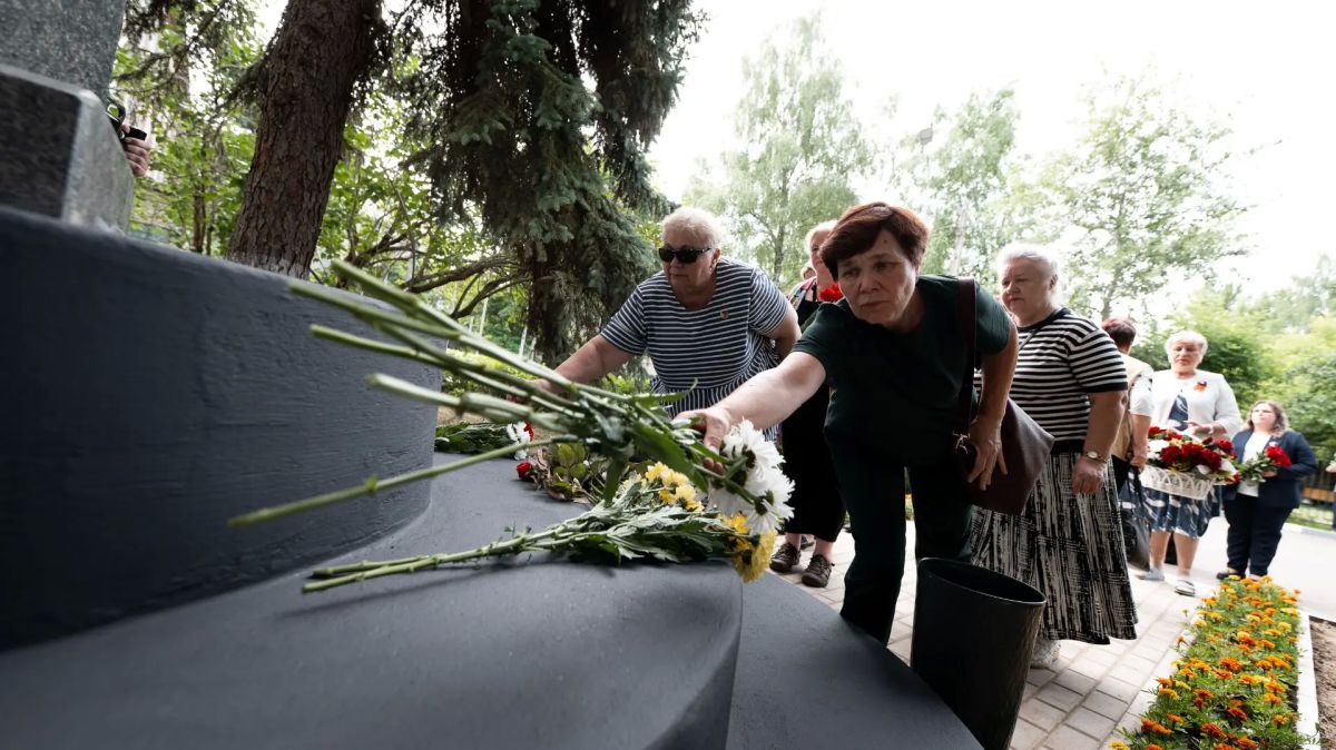 Владимир Волков: Мемориал «Неизвестным мальчишкам и девчонкам, павшим на фронтах Великой Отечественной войны» открыли в День памяти и скорби на территории школы №52 в Малаховке Владимир Волков: Мемориал «Неизвестным мальчишкам и девчонкам, павшим на фронтах Великой Отечественной войны» открыли в День памяти и скорби на территории школы №52 в Малаховке