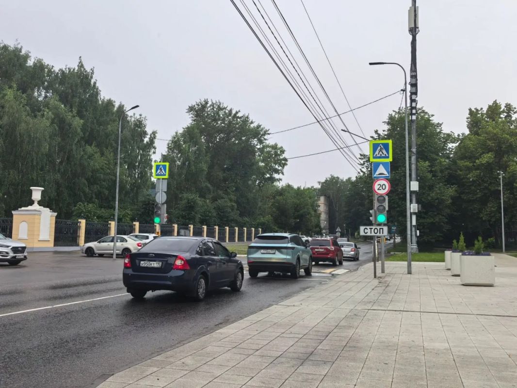 На улице Гагарина в Коломне с понедельника, 22 июня, заработали сразу два новых светофора На улице Гагарина в Коломне с понедельника, 22 июня, заработали сразу два новых светофора