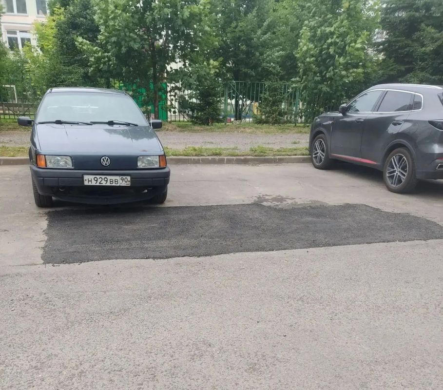 Безопасные дороги: в Долгопрудном продолжается ямочный ремонт Безопасные дороги: в Долгопрудном продолжается ямочный ремонт