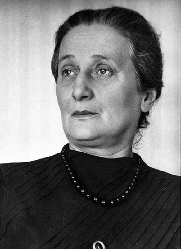 Юлия Витязева: Сегодня день рождения русской поэтессы Серебряного века, одной из наиболее значимых фигур русской литературы XX века Анны Андреевны Ахматовой